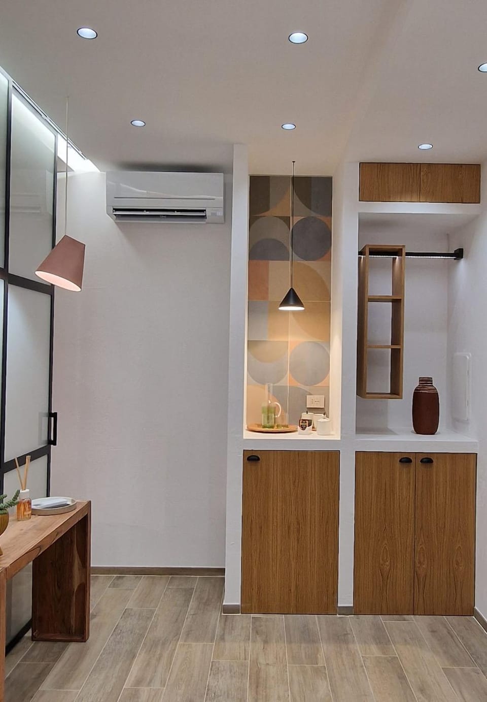Lounge or bar, oven, air conditioner