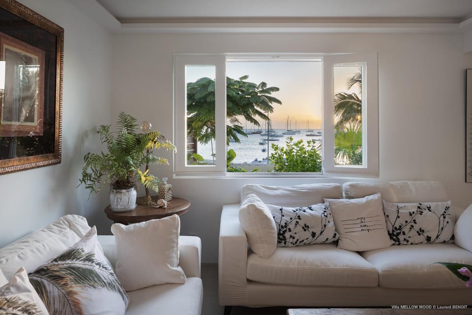 View (from property/room), Living room, Sea view