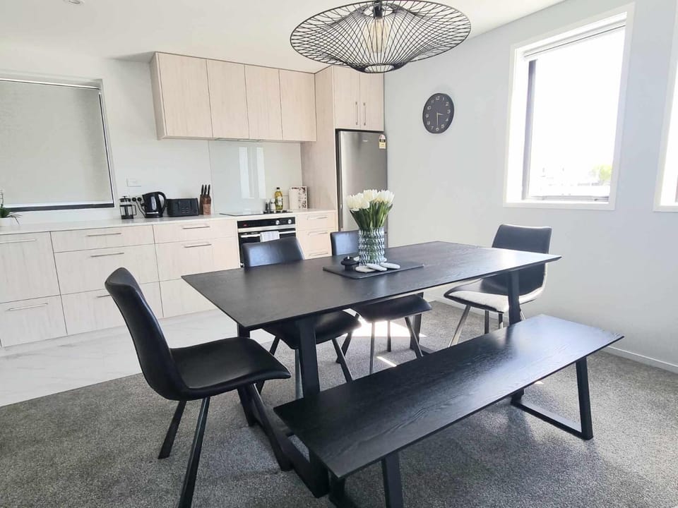 Seating area, Dining area, pet friendly, stove