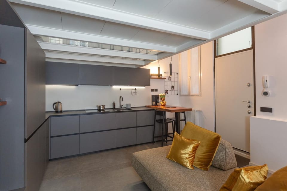 Kitchen or kitchenette, Living room, Seating area, Dining area