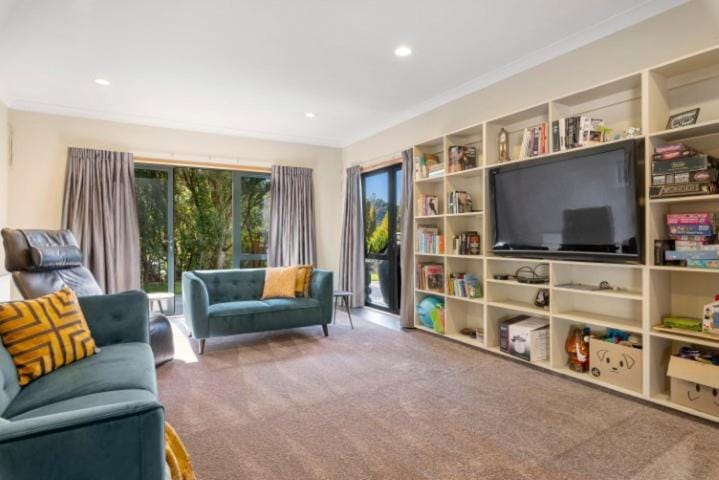 Communal lounge/ TV room, Game Room, TV and multimedia, Seating area