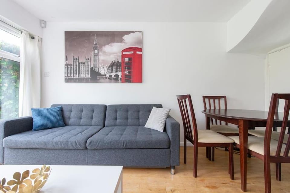 Lovely 2-bed 15 minutes to Central London House in London Borough of Southwark