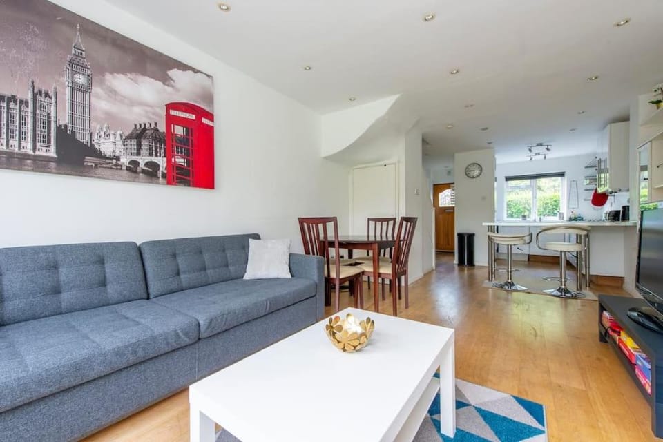 Lovely 2-bed 15 minutes to Central London House in London Borough of Southwark