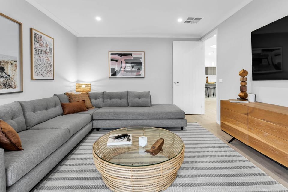TV and multimedia, Seating area