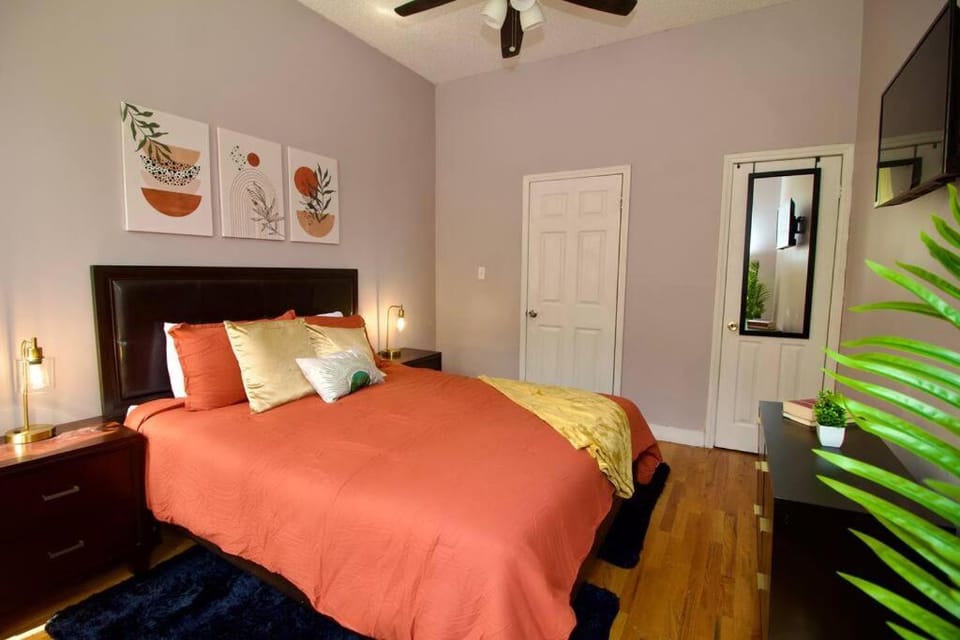 Bed, Photo of the whole room, Bedroom, fireplace