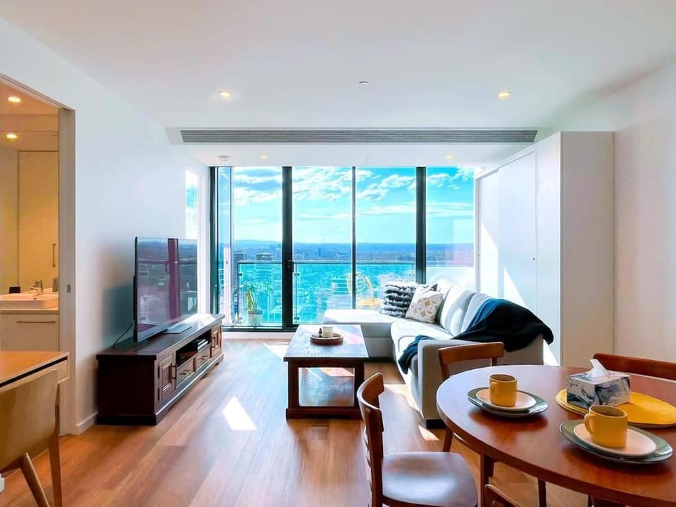TV and multimedia, Balcony/Terrace, Living room, Seating area, Dining area