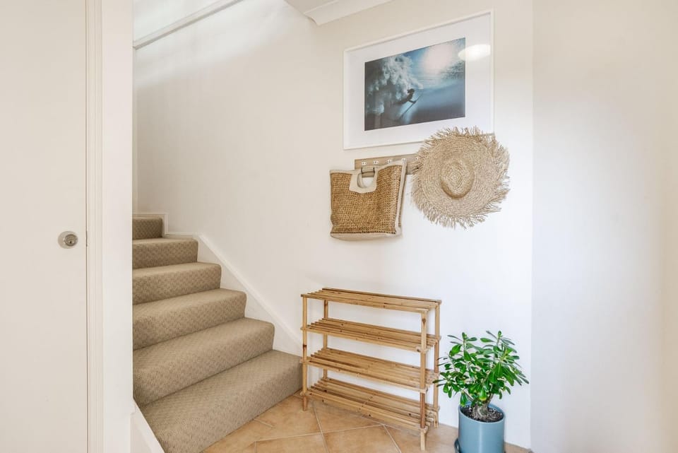 Meridian 6 - Stylish Coastal Escape Near Pippi Beach - Holiday Yamba Apartment in Yamba