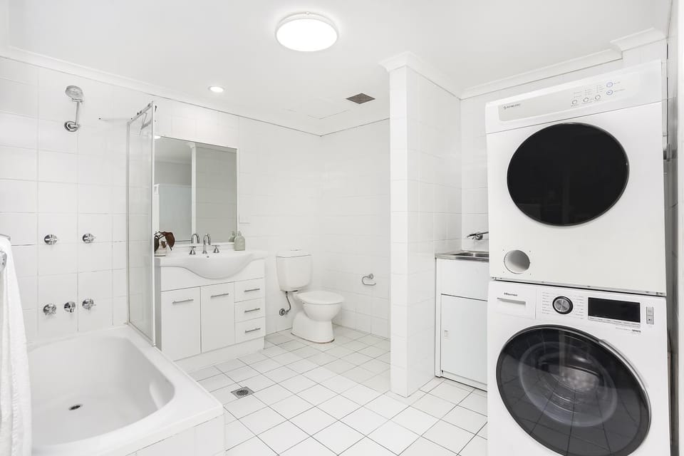 Shower, Toilet, Bathroom, Bath, washing machine, dryer