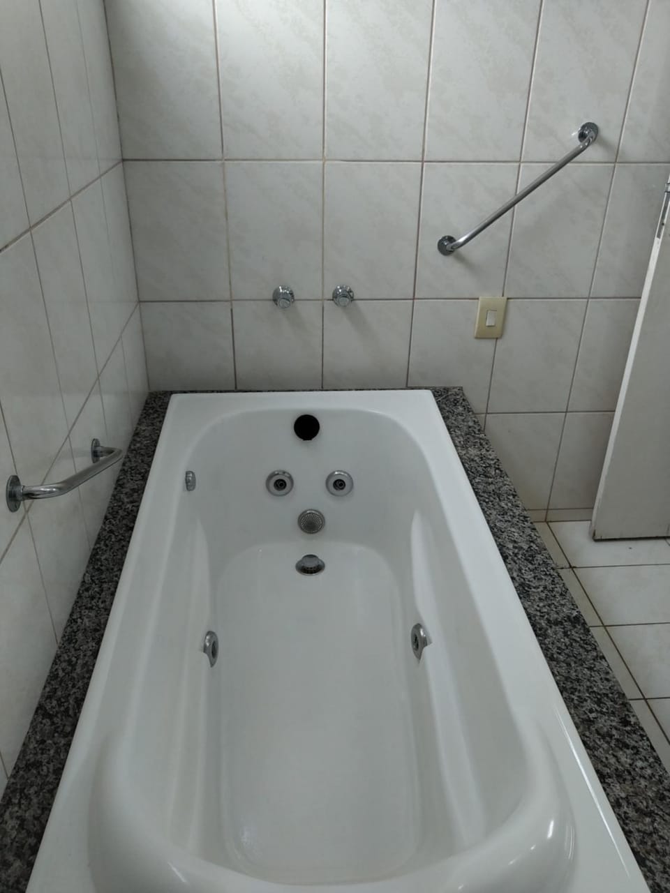1403 AP 2 Quartos Shopping, banheira de hidromassagem no banheiro, COOLER liberado no parque aquático, internet no ap, proximo ao shopping singapura Apartment in State of Goiás