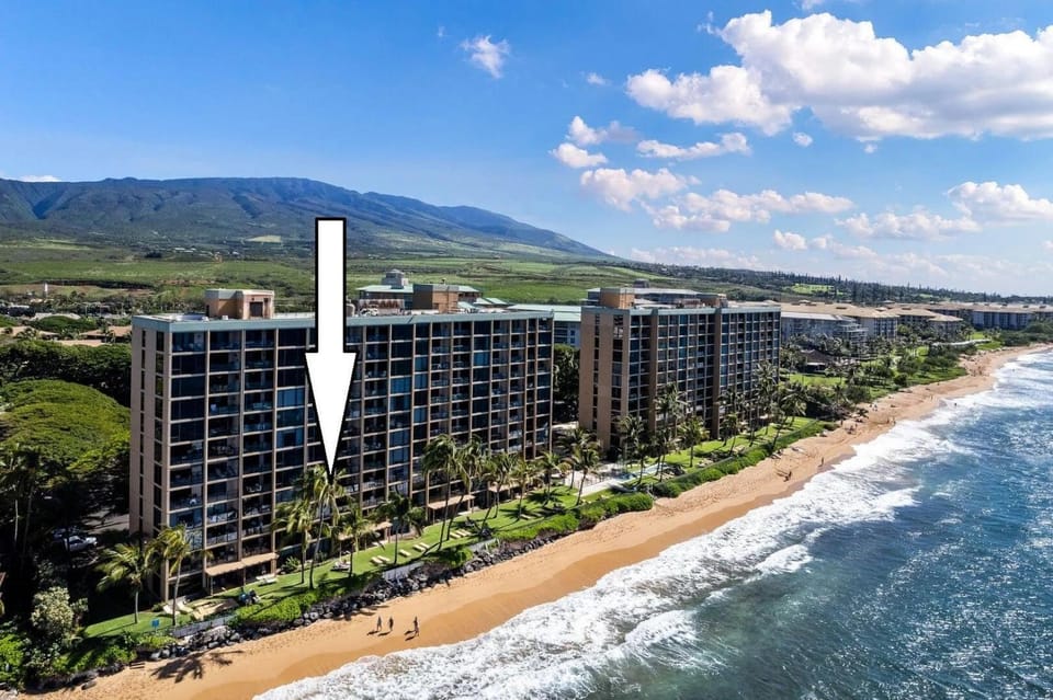 Mahana 307 · MA 307 OceanFront Condo w Pool AC House in Kaanapali