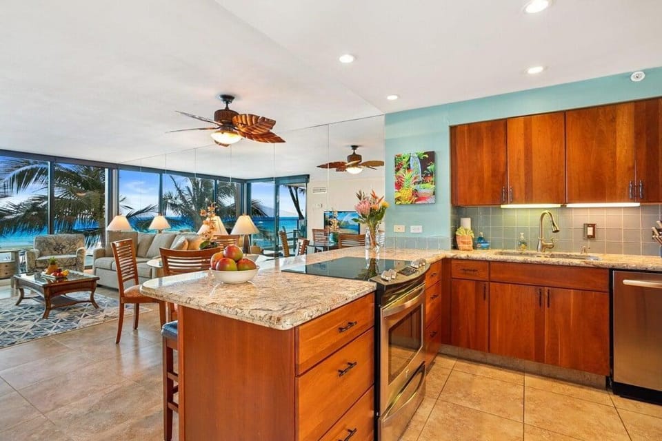 Mahana 307 · MA 307 OceanFront Condo w Pool AC House in Kaanapali