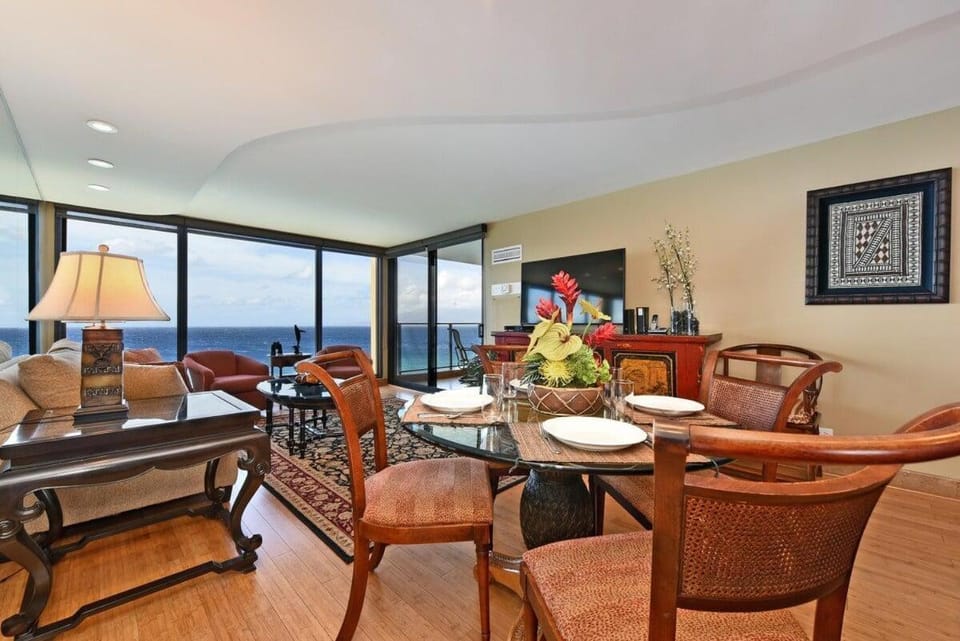 Mahana 1008 · MA 1008 Luxury BeachFront Condo House in Kaanapali
