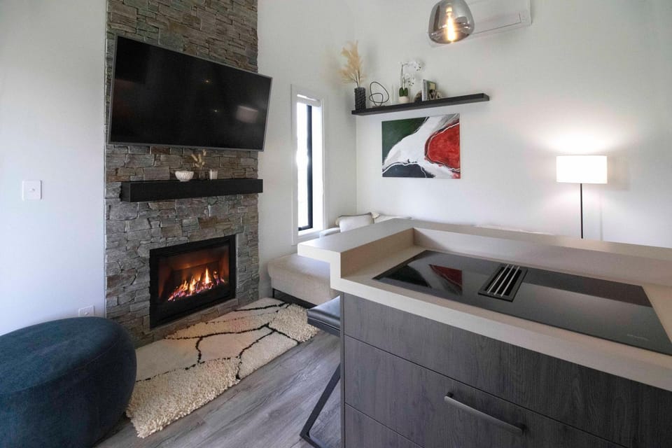 TV and multimedia, Living room, Seating area, flat iron, kitchen