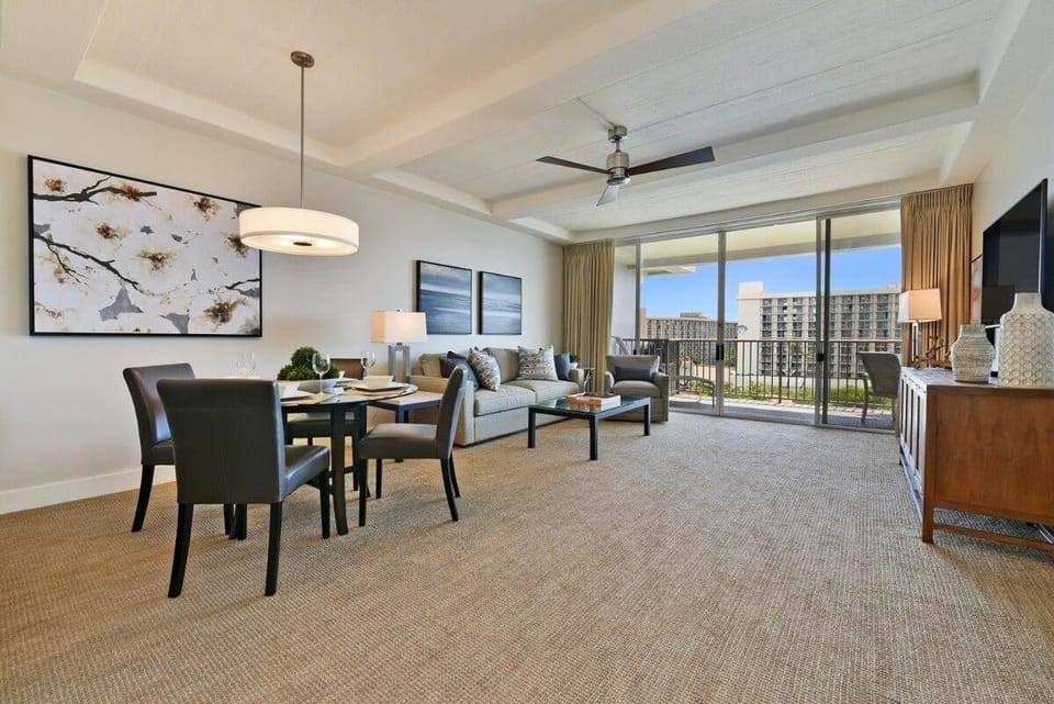 Whaler 859 BeachFront Luxury Condo w Ocean Views House in Kaanapali