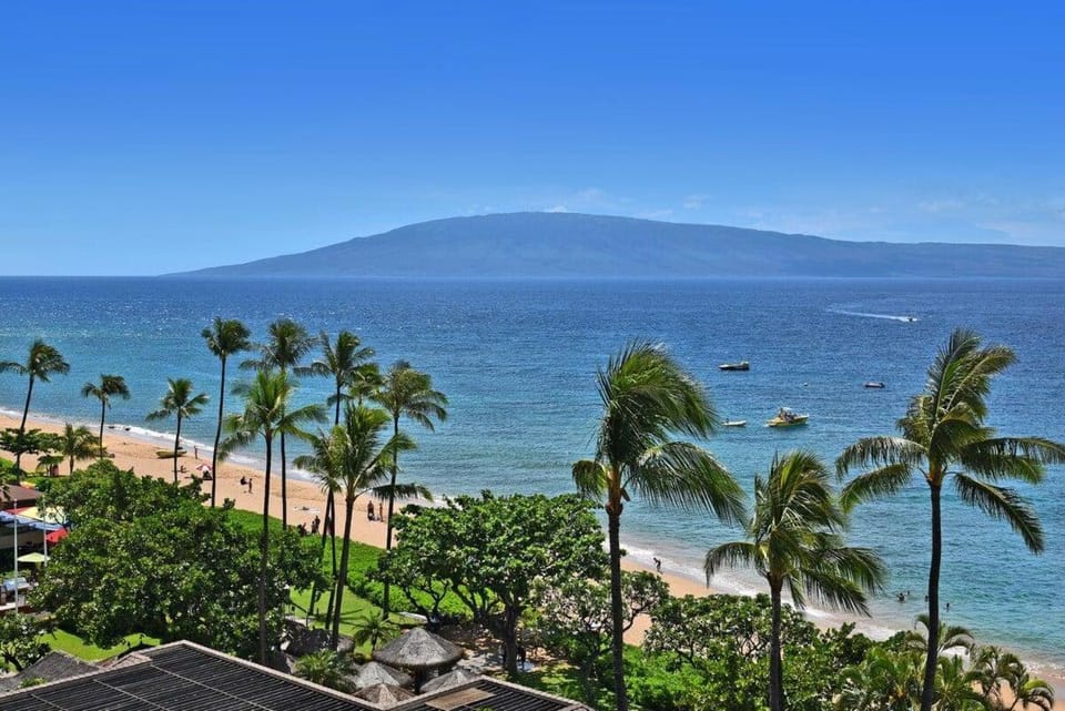 Whaler 859 BeachFront Luxury Condo w Ocean Views House in Kaanapali