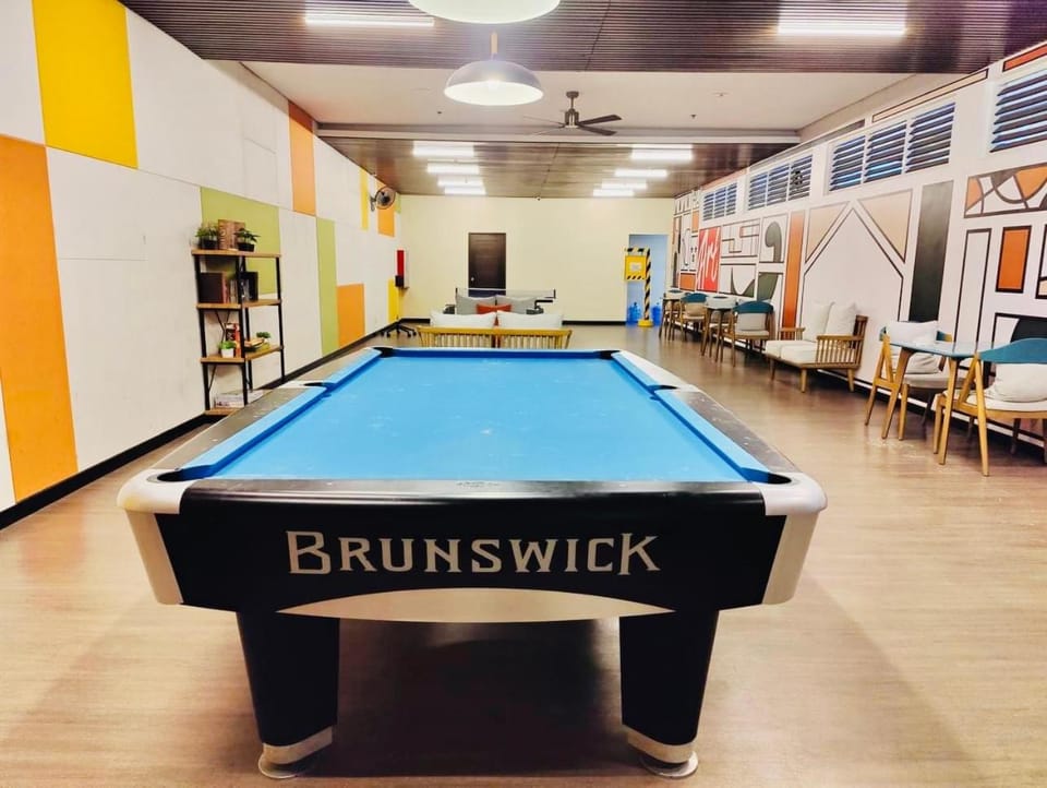 Billiard, Game Room
