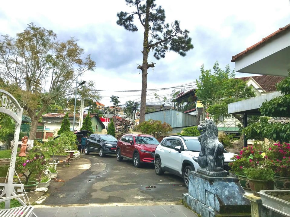 Day, Garden view, Parking
