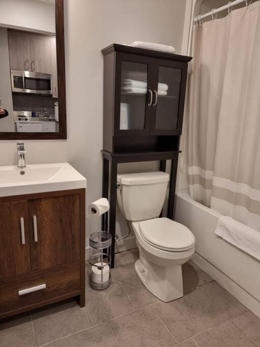 Cozy Sweet Studio #9. Ten min to D.T Ottawa Apartment in Gatineau