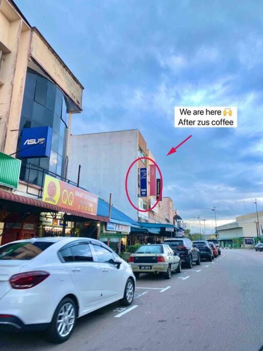 Neighbourhood, Street view, Parking