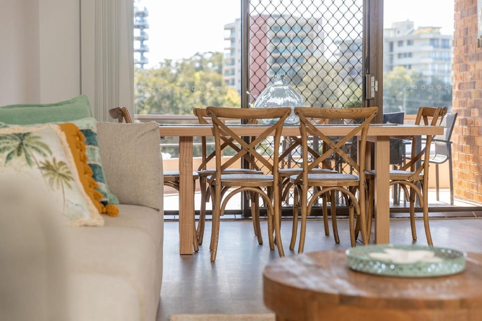 Seating area, Dining area