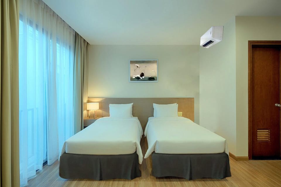 Bed, Photo of the whole room, Bedroom, air conditioner