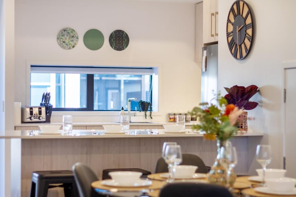 Kitchen or kitchenette, Decorative detail, Seating area, Dining area, dishwasher, toaster