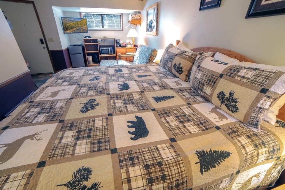 Sunnyside Knoll- 1 studio Apartment in Estes Park
