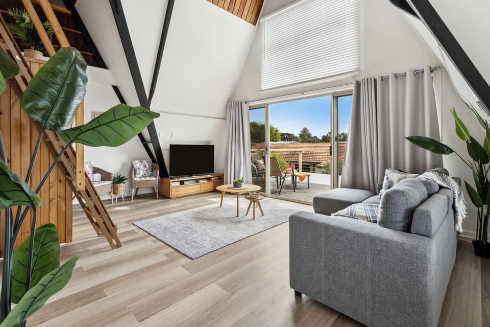 Rye Beach Chalet and Loft House in Melbourne