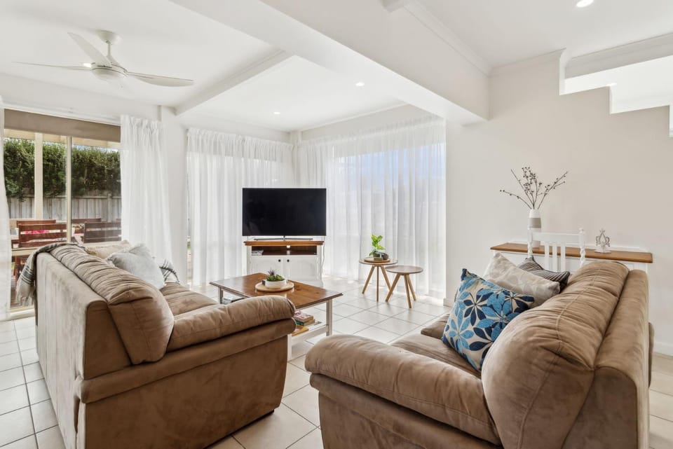 Rye Beach Chalet - Downstairs Only House in Melbourne