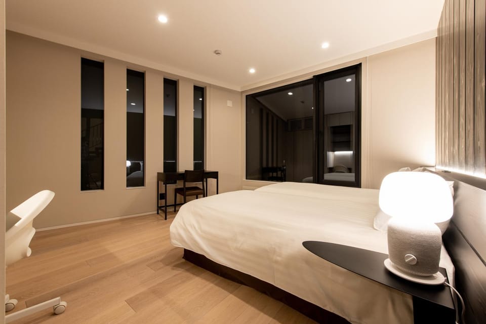 Bed, Seating area, Bedroom