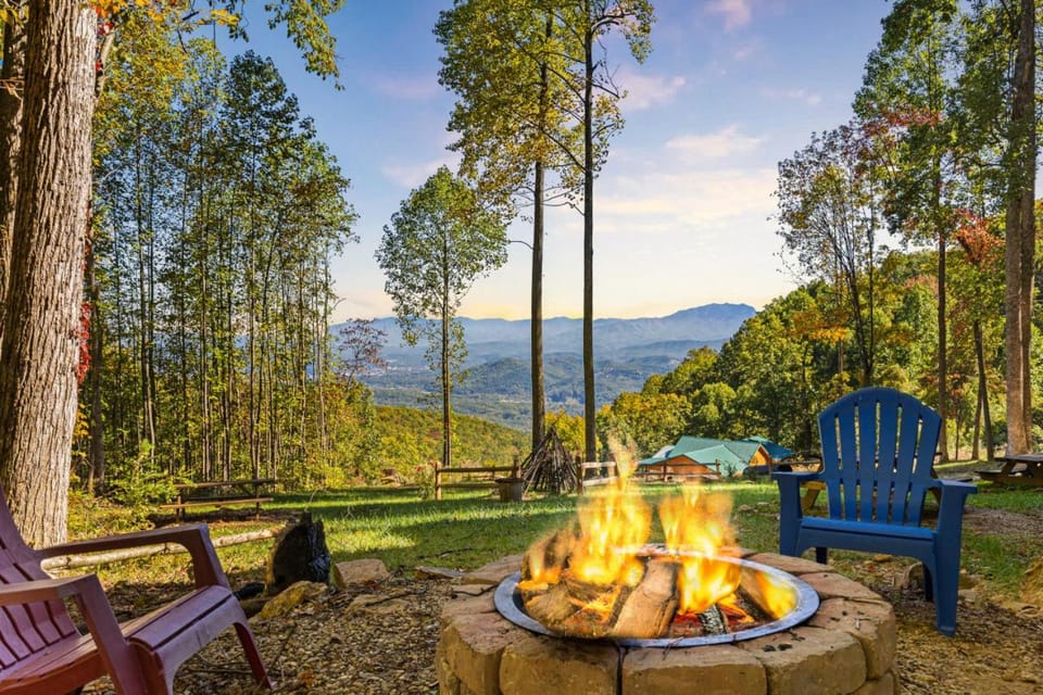 Skyview Serenity by Ghosal Luxury Lodging Chalet in Sevier County