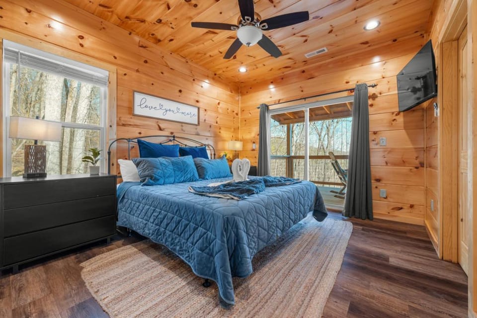 Skyview Serenity by Ghosal Luxury Lodging Chalet in Sevier County