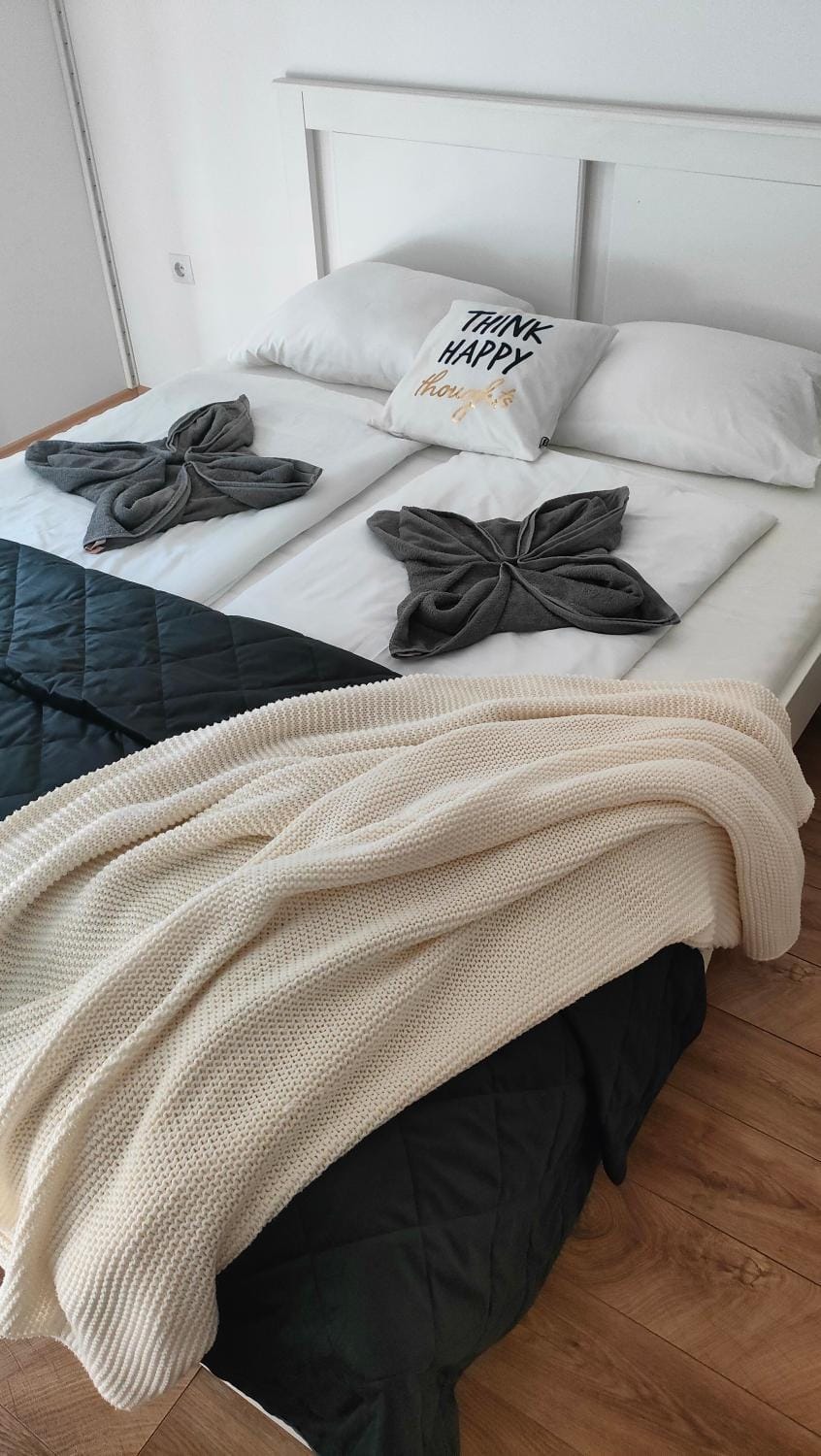 Cozy Studios near New York Cafe with Balcony, Parking, AC Apartment in Budapest