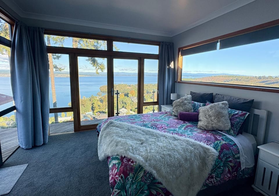 Bed, View (from property/room), Balcony/Terrace, Bedroom, Lake view
