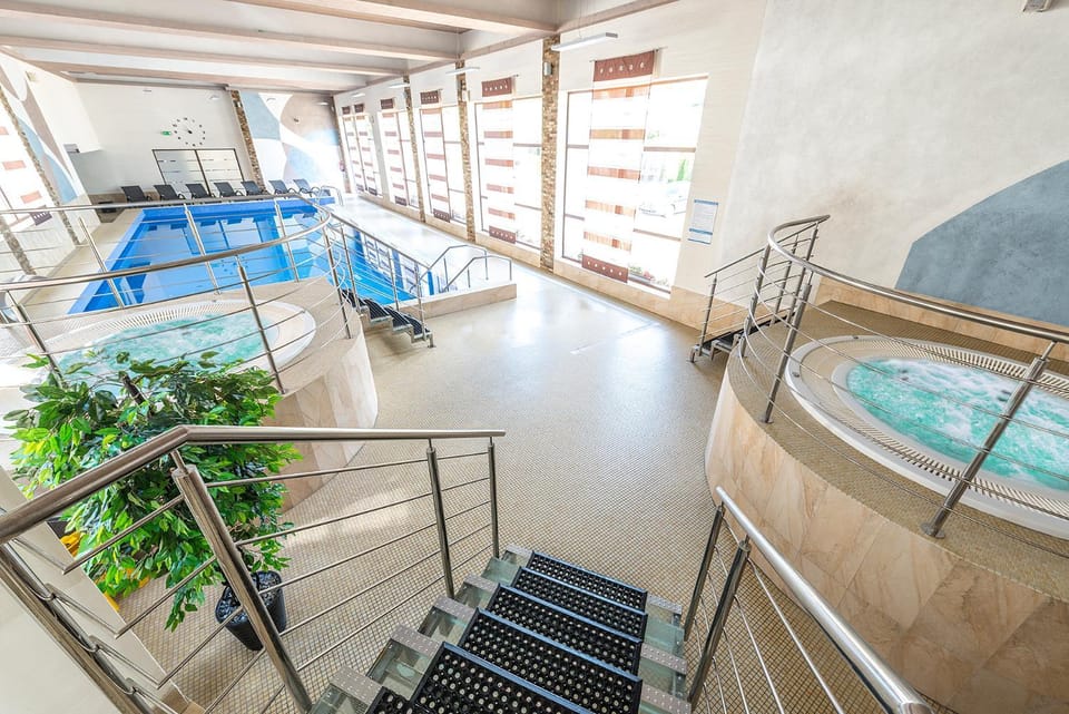 Swimming pool, Swimming pool