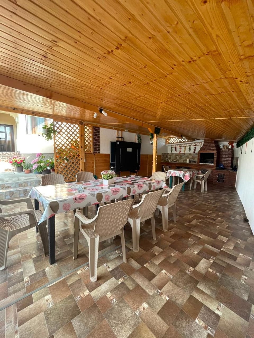 BBQ facilities, Table tennis, Balcony/Terrace, Dining area