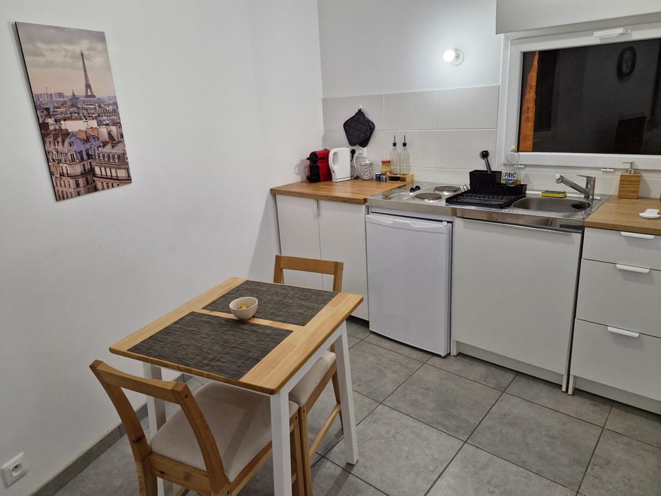 Logement confortable au cœur d'un village paisible Apartment in Auvergne-Rhône-Alpes