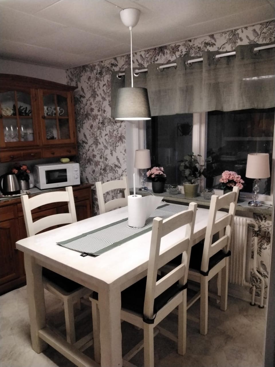 Kitchen or kitchenette, Dining area, minibar