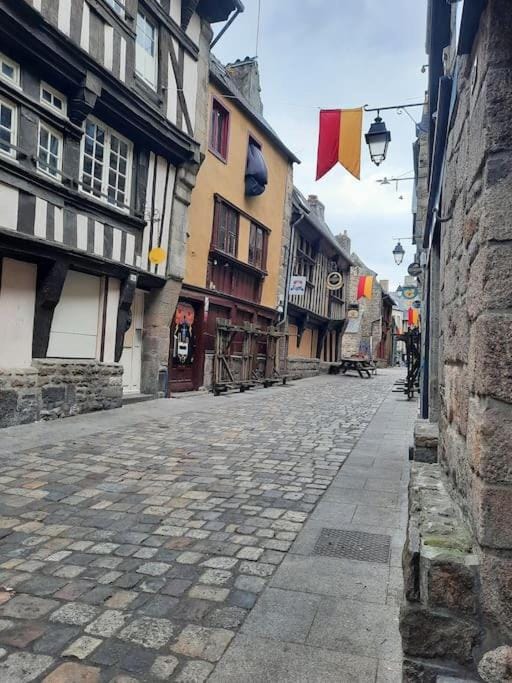 Neighbourhood, Street view, Location