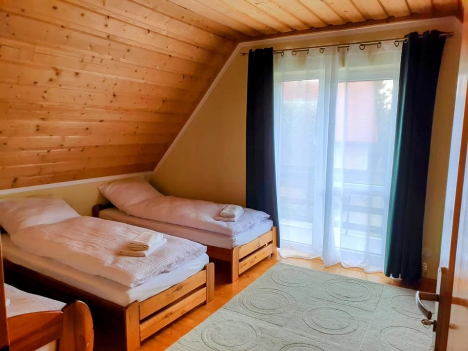 Bed, Balcony/Terrace, Bedroom