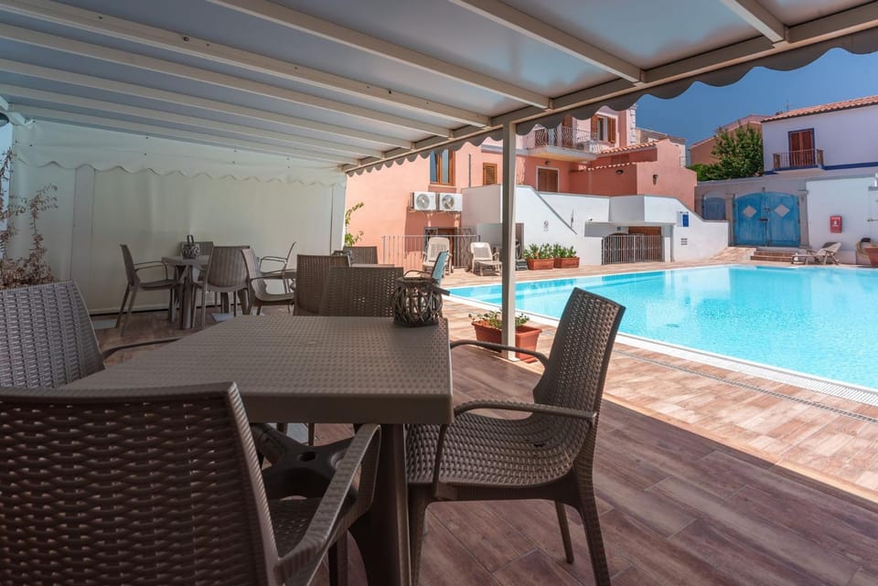 Relaxing Cristal Blu Studio sleeps 4 num1493 Apartment in Santa Teresa Gallura