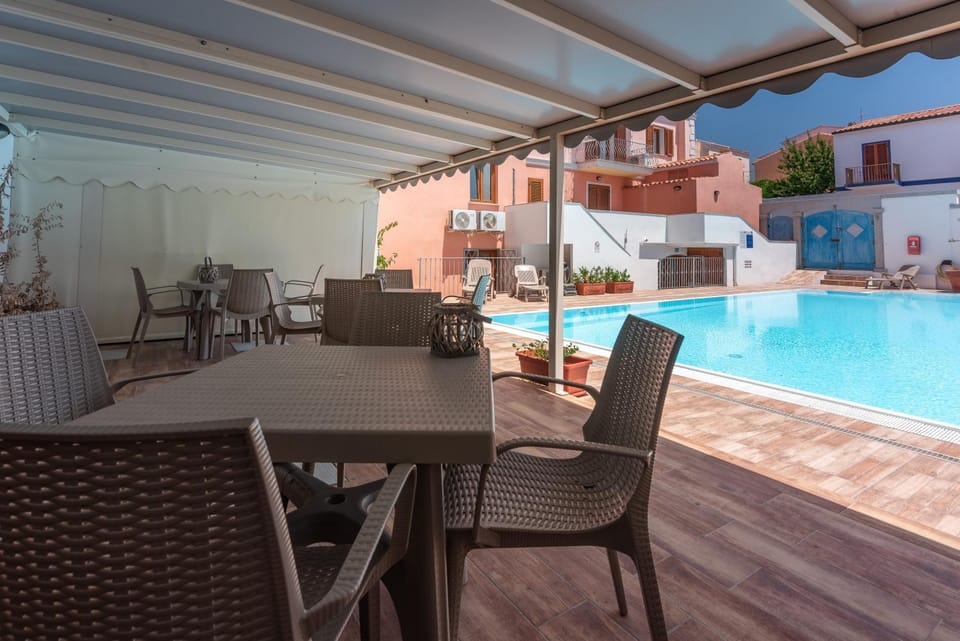Relaxing Cristal Blu Studio sleeps num1496 Apartment in Santa Teresa Gallura