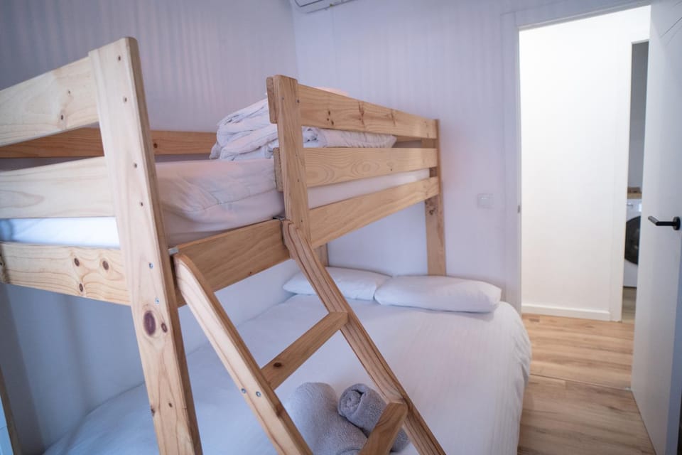 Bedroom, bunk bed