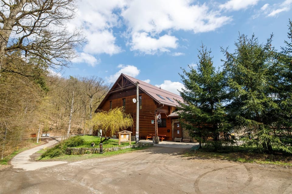 Property building, Natural landscape, Parking