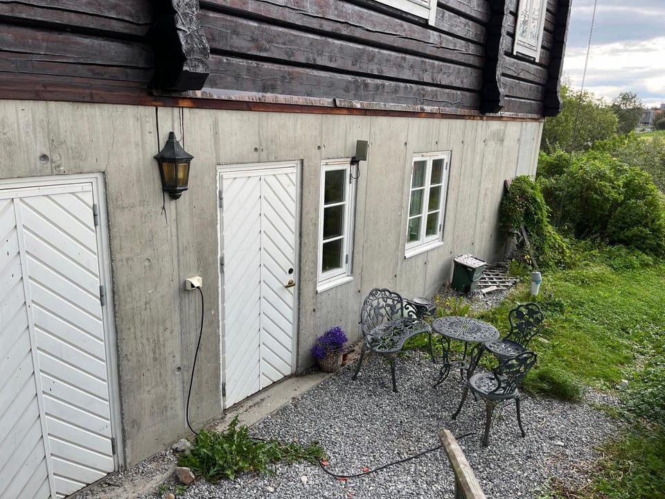 Property building, Patio, Day