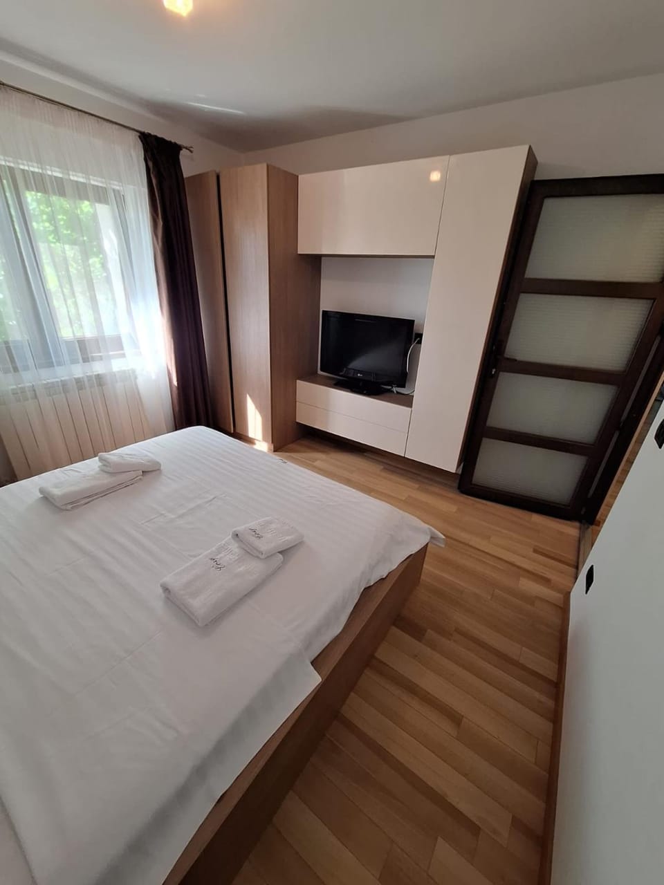 Communal lounge/ TV room, Bed, TV and multimedia, Photo of the whole room, Evening entertainment, Bedroom, towels