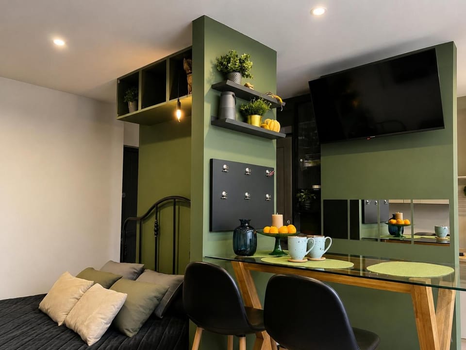 Bed, TV and multimedia, Living room, Seating area, Dining area, Bedroom