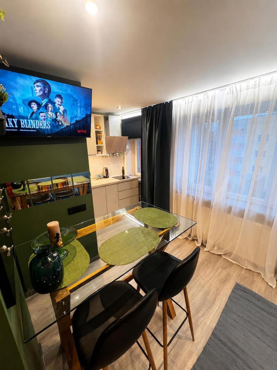 TV and multimedia, Kitchen or kitchenette, Living room, Dining area, Evening entertainment
