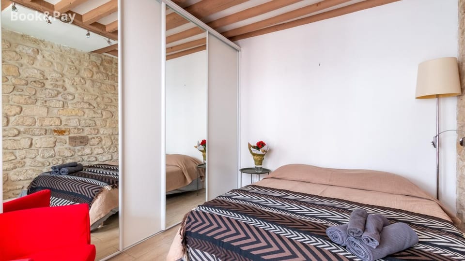 Nid d'amour Apartment in Paris