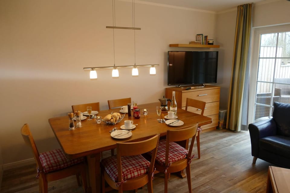 Hus-Hiddensee-Eckhaus-A House in Mecklenburg-Vorpommern, Germany